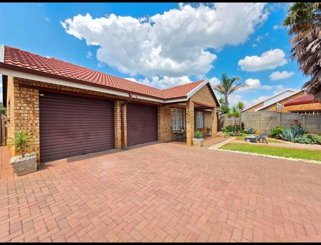 3 BEDROOM TOWNHOUSE FOR SALE IN KOOKRUS